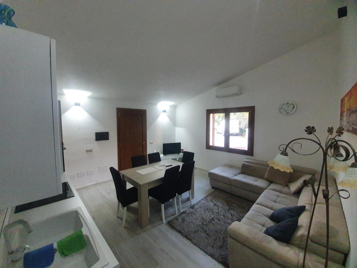 Appartamento Stangoni Badesi Exteriör bild